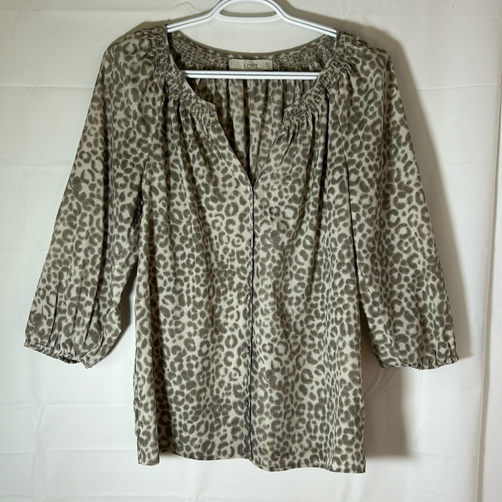 Loft leopard print blouse women’s size small v neck snow leopard 3/4 sleeves
